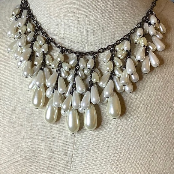 Vintage Faux Pearl & Gunmetal Necklace. - Picture 4 of 10